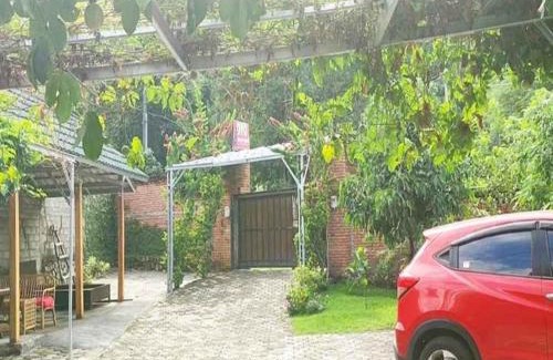 Mangsit House | Tiffany Garden