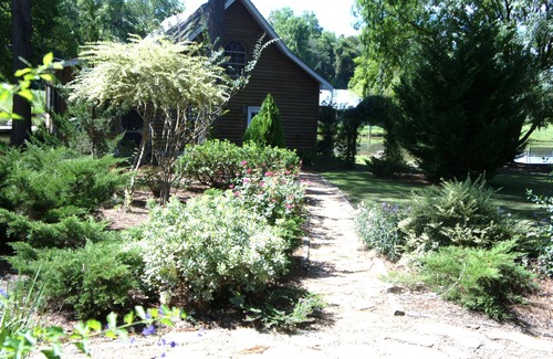 Tifton Cabin | Tifton, GA - Shalom Guest House - Cabin in Peaceful Setting
