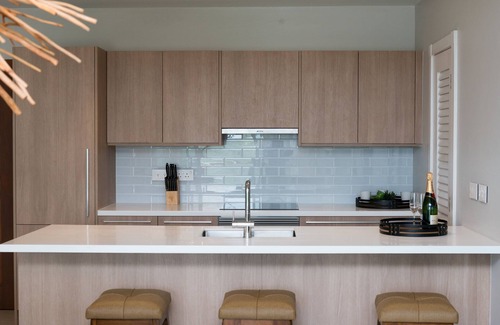 Calvigny Condo | Tiger's Eye - 2-Bed Luxury Suite with Dramatic Ocean Views