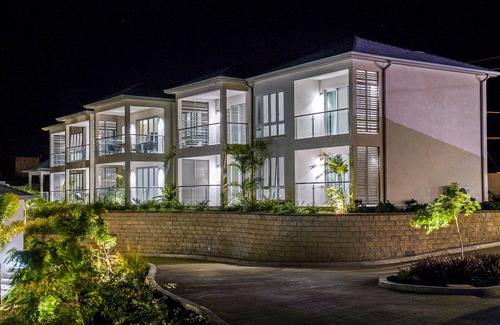Calvigny Condo | Tiger's Eye - 2-Bed Luxury Suite with Dramatic Ocean Views