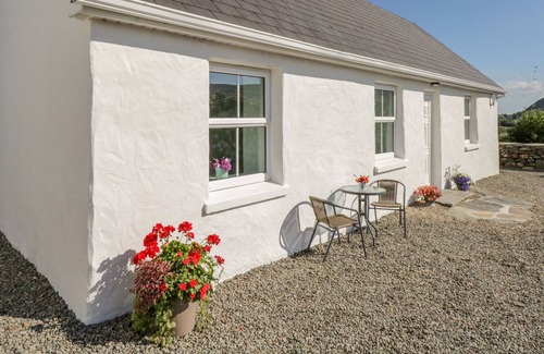 Cornamona Cottage | TIGH MHICHEAL PHAIDIN, family friendly in Clonbur, County Galway
