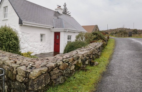 Inishmacatreer Cottage | TIGH MHICÏL, family friendly, with open fire in Rosmuc, County Galway