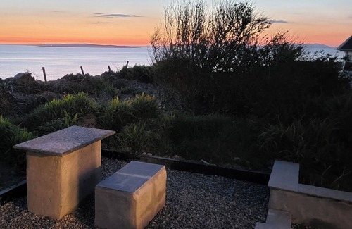 Doolin Cottage | Tigín, 2km from Doolin, with panoramic views of the sea, cliffs and islands.