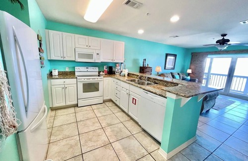 Innerarity Townhomes House | Tiki Hut: Waterfront, Amazing Views, & 2 Kayaks!