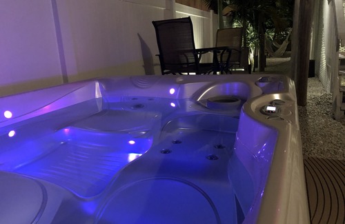 Englewood Apartment | Tiki Life. Tropical Gateway to Boca Grande Beaches! Relax without the costs!