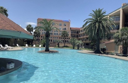 Galveston Condo | Tiki Loft 1-bedroom plus a loft condo in Galveston at Maravilla