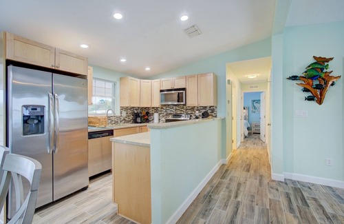 Sexton Cove Estates House | Tiki Time- Canal home with Boat Lift, Key Largo