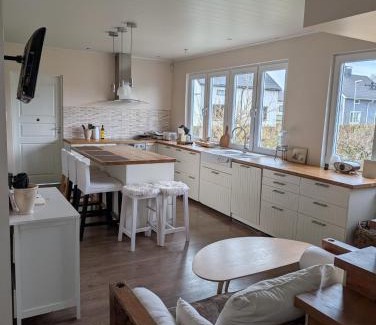 Rauma House | Tilava huone rannan lähellä