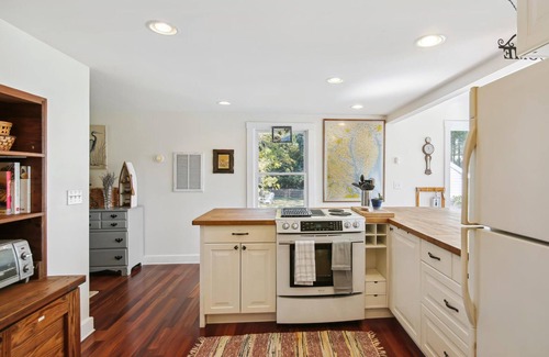 Tilghman House | Tilghman | Fenced Yard | Pet Friendly | Charming
