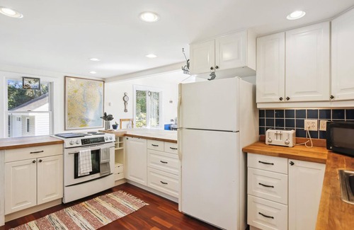 Tilghman House | Tilghman | Fenced Yard | Pet Friendly | Charming