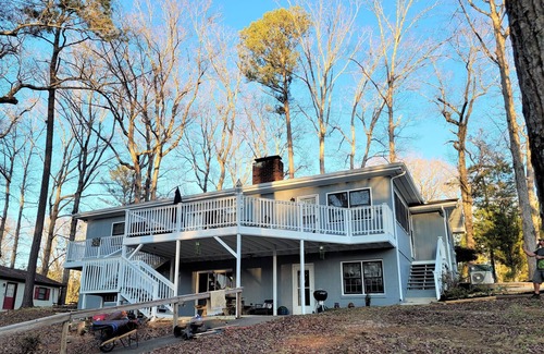 Mount Gilead House | Tillery/Badin Lake Retreat! Lake life minutes from golf, hiking, & mt biking