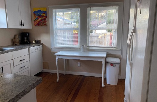 Brunswick Cottage | Tillman Cottage, Charming 3-bedroom cottage in Brunswick, accepting pets