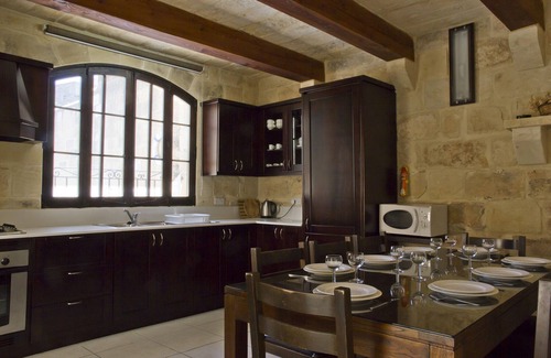 Gharb Other | Tilmun, Airconditioned, 5 Bedroomed Farmhouse with Pool