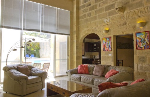 Gharb Other | Tilmun, Airconditioned, 5 Bedroomed Farmhouse with Pool