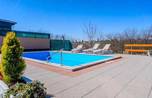 Zasadbreg Apartment | Timber Cottage With Pool - Happy Rentals