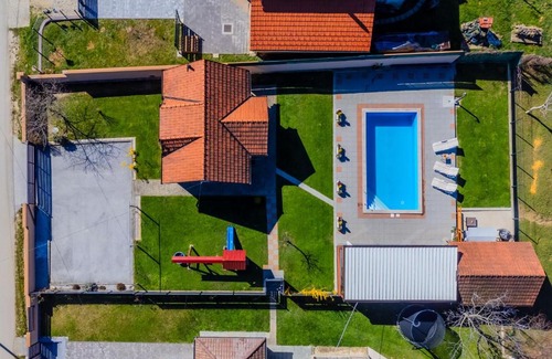 Zasadbreg Apartment | Timber Cottage With Pool - Happy Rentals