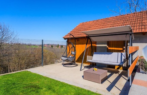 Zasadbreg Apartment | Timber Cottage With Pool - Happy Rentals