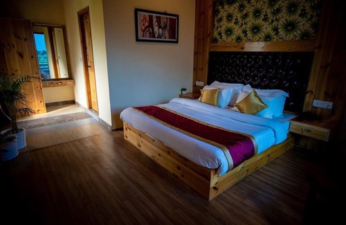 Aleo Hotel | Timber Hill Hotel: Luxury Retreat with Stunning Mountain & Snow Views