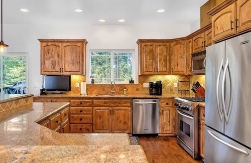 Shaver Lake House | Timber Lodge | 5 Min to Shaver Lake!