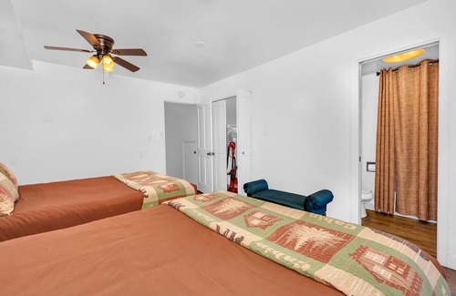Yosemite West Cabin | Timber Lodge Yosemite – Warm, welcoming and well within Yosemite!