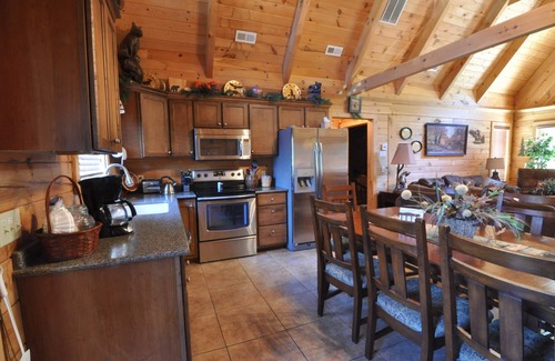 Branson Cedars Cabin | Timber Mountain Lodge, Private Hot Tub .1 Mi to Thunder Ridge; 10 min Branson