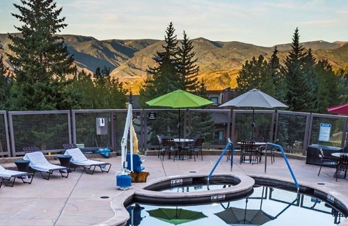 Snowmass Village Apartment | 🌲Timberline 318 Studio Deluxe ~ Hot Tub~Pool~WiFi~Ski-in/out~Local Shuttle🌲