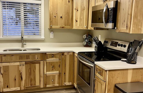 Packwood Cabin | Timberline cabin close to Mt. Rainer and White Pass, WiFi, Netflix, AC