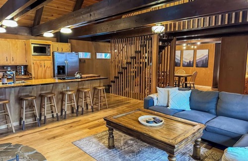 Government Camp House | Timberline Family Cabin for 12! 2min to Shuttle