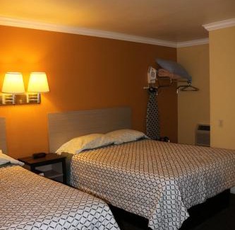 Lone Pine Hotel | Timberline Motel