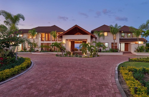Salt Gut Villa | Timbuktu is a luxury 5 bedroom villa with stunning seaviews on the sea.