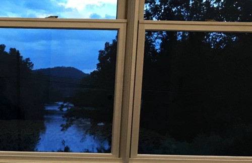 Bryson City Cabin | Time Flies on the River