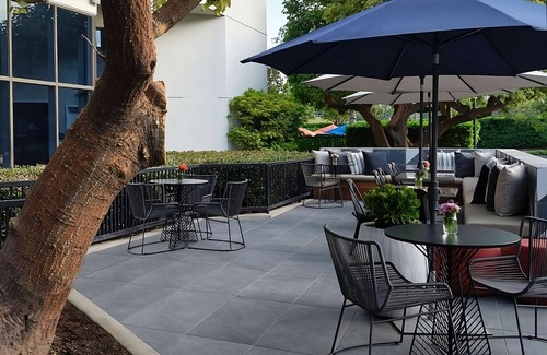 Irvine Business Complex Hotel | Time for a Delightful Getaway! Airport Shuttle, Pool & Jacuzzi, Pet Friendly