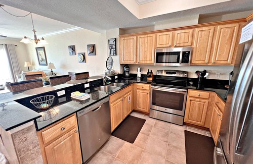 Gulf Shores Condo | Time to get your toes in the sand and enjoy hunting sea shells! 🐚