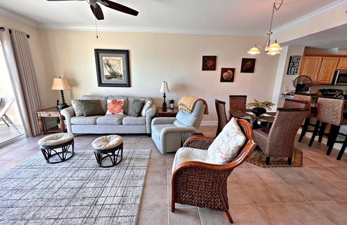 Gulf Shores Condo | Time to get your toes in the sand and enjoy hunting sea shells! 🐚
