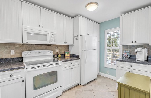 Point East Condo | Time to relax at the beach!