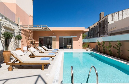 Pigi Villa | Timeless Elegance Embraced by Comfort and Bliss