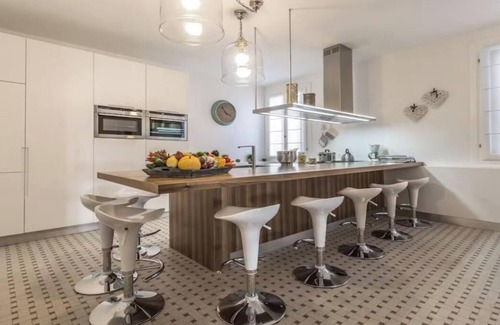 Santa Croce Apartment | Timeless Elegance with Canal Views in Cannaregionnnnnnn