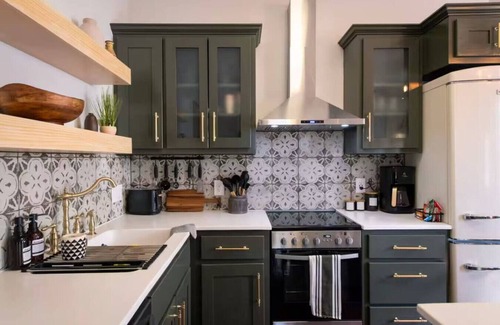 Little Italy Apartment | Timeless Stay Walk2 downtown fun
