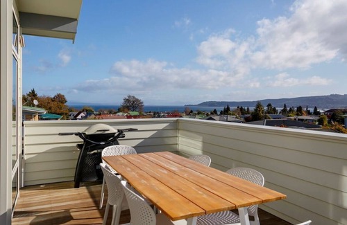 Taupo House | Timeout @ Taupo Modern Home