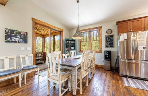 Oakland Ski Chalet | Timroc II, FIVE STAR REVIEWS! LAKE ACCESS, GREAT SWIMMING, PRIVATE 2 ACRES!