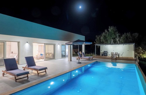 Spartochori Villa | Tina - Three Bedroom Villa, Sleeps 6