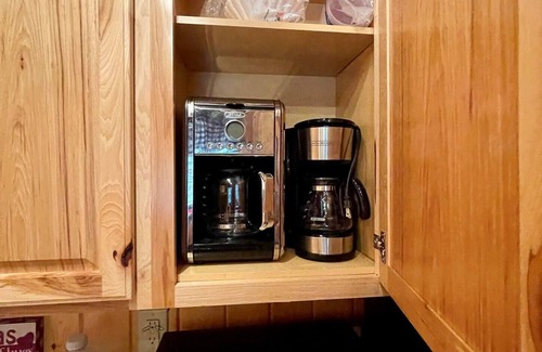 West Jefferson House | Tiny Ashe Cabin-Riverfront, Firepit, Kayaks, Wifi, Small Dog Friendly, Grill
