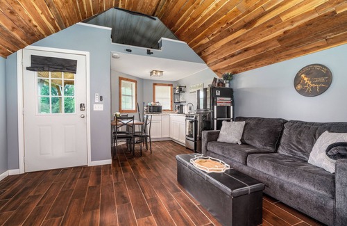 Marion Cabin | Tiny Cabin, Big Charm – next to Lake of Egypt