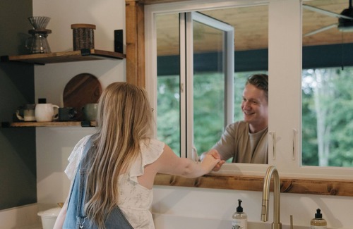 Pikeville Cabin | Tiny Cabin near Fall Creek Falls with hot tub + outdoor shower