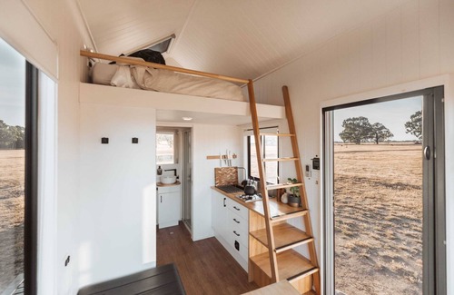 Pomonal Cabin | Tiny Elliott Summary: