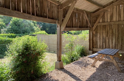 Neant-sur-Yvel House | Tiny Gîte Rénové en Lisière de Brocéliande