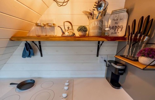Town of Schodack Apartment | Tiny Home 2 hrs NYC and BOS Lakefront WIFI