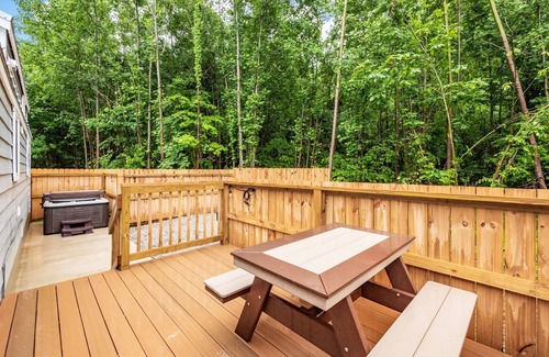 Laurelville House | Tiny Home Cabin in Hocking Hills with 60 acres private trails