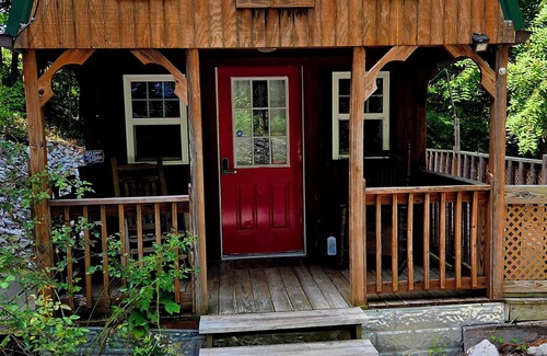 Cub Run Cabin | Tiny Home Cabin @ Nolin Lake Close to Mammoth Cave. Couple's Retreat w/Hot Tub