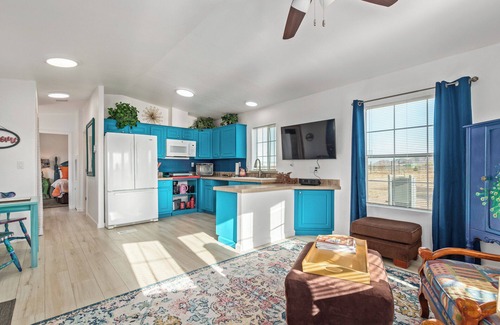 Maricopa House | Tiny Home Getaway in Arizona-Mountain views in Rural Area